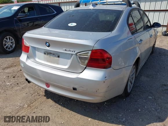 ✅ 2006 BMW 3 Series 325i • VIN: WBAVB13556PT09215 • Lot: 43216994. Listed on IAAI with 296,782 mi. Free auction sales archive from the USA and detailed vehicle history report at DreamBid. Image 14.