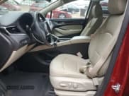 ✅ 2020 Buick Enclave Essence • VIN: 5GAEVAKW6LJ317909 • Лот: 90056705. Опубликован ранее на Copart с пробегом 28 261 миль. Бесплатный доступ к архиву аукционных продаж из США и подробный отчёт об истории автомобиля на DreamBid. Изображение 7.