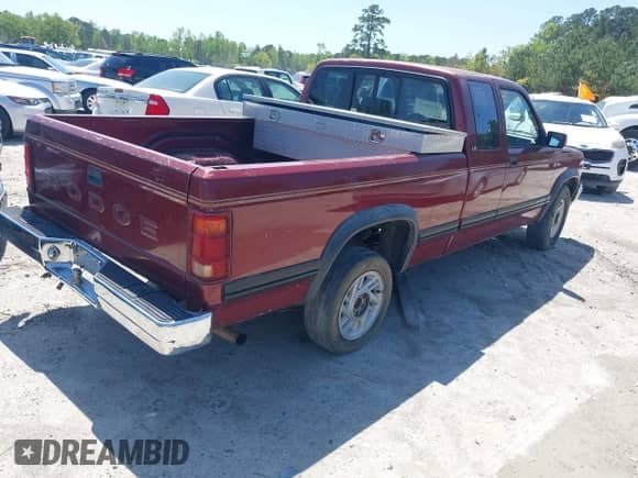 1993 Dodge Dakota z VIN 1B7FL23X9PS209919, wystawiony jako IAAI lot #42006912 z przebiegiem 79 697 mil mil oraz . Historia ofert i sprzedaży dostępna na DreamBid. Obrazek 4.
