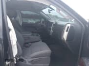 ✅ 2017 GMC Sierra 1500 SLE • VIN: 1GTV2MEC1HZ218059 • Lot: 43492129. Wystawiony na IAAI z przebiegiem 137 817 mil. Bezpłatny archiwum sprzedaży aukcyjnych z USA i szczegółowy raport historii pojazdu na DreamBid. Zdjęcie 5.