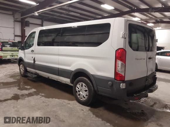 ✅ 2016 Ford Transit XLT • VIN: 1FBZX2ZM3GKA98240 • Lot: 43839535. Wystawiony na IAAI z przebiegiem 174 963 mil. Bezpłatny archiwum sprzedaży aukcyjnych z USA i szczegółowy raport historii pojazdu na DreamBid. Zdjęcie 3.