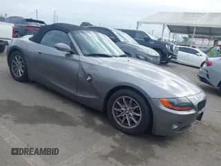 ✅ 2004 BMW Z4 2.5i • VIN: 4USBT33564LS53184 • Lot: 43252042. Wystawiony na IAAI z przebiegiem 93 513 mil. Bezpłatny archiwum sprzedaży aukcyjnych z USA i szczegółowy raport historii pojazdu na DreamBid. Zdjęcie 1.