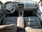 ✅ 2003 Ford Explorer Sport Trac XLS • VIN: 1FMZU67E83UC69467 • Lot: 86825505. Wystawiony na Copart z przebiegiem 169 878 mil. Bezpłatny archiwum sprzedaży aukcyjnych z USA i szczegółowy raport historii pojazdu na DreamBid. Zdjęcie 8.