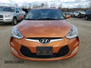 ✅ 2015 Hyundai Veloster • VIN: KMHTC6AD0FU230773 • Lot: 79381334. Wystawiony na Copart z przebiegiem 118 578 mil. Bezpłatny archiwum sprzedaży aukcyjnych z USA i szczegółowy raport historii pojazdu na DreamBid. Zdjęcie 5.