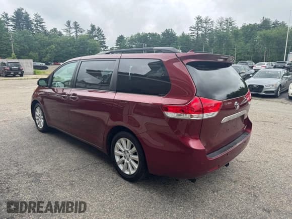 ✅ 2013 Toyota Sienna XLE • VIN: 5TDDK3DC3DS058382 • Lot: 61403895. Wystawiony na Copart z przebiegiem 276 065 mil. Bezpłatny archiwum sprzedaży aukcyjnych z USA i szczegółowy raport historii pojazdu na DreamBid. Zdjęcie 3.