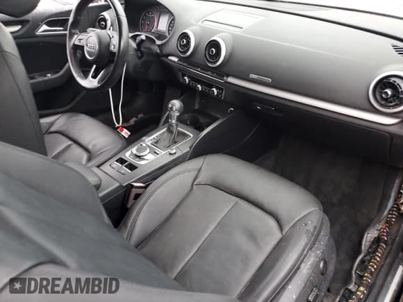 ✅ 2018 Audi A3 Cabriolet Premium • VIN: WAU6ULFF7J1009296 • Лот: 74480404. Опубликован ранее на Copart с пробегом Не указан. Бесплатный доступ к архиву аукционных продаж из США и подробный отчёт об истории автомобиля на DreamBid. Изображение 8.