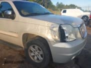 ✅ 2008 GMC Yukon XL SLT 4SB • VIN: 1GKFC16028R235686 • Lot: 42537455. Wystawiony na IAAI z przebiegiem 282 634 mil. Bezpłatny archiwum sprzedaży aukcyjnych z USA i szczegółowy raport historii pojazdu na DreamBid. Zdjęcie 6.