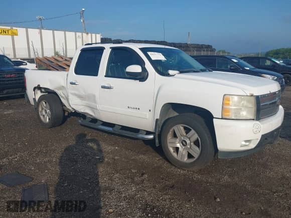 2007 Chevrolet Silverado 1500 1LT with VIN 2GCEK13M271625115, listed as a IAAI auction lot 42682178 with 121,597 mi miles and . Bid and sale history available at DreamBid. Image 1.