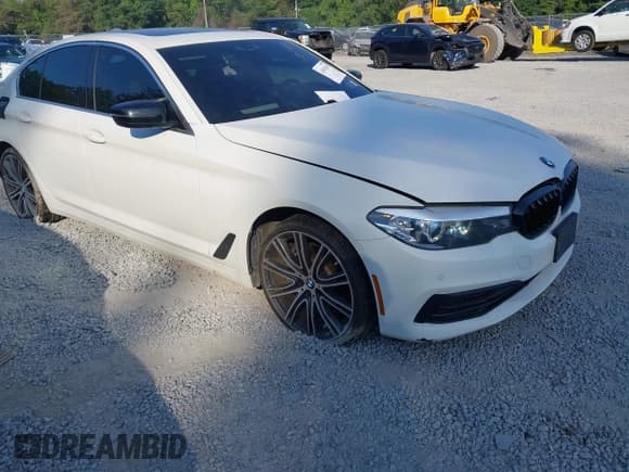 ✅ 2019 BMW 5 Series 530i xDrive • VIN: WBAJA7C58KWW18603 • Lot: 42947656. Listed on IAAI with 129,592 mi. Free auction sales archive from the USA and detailed vehicle history report at DreamBid. Image 1.