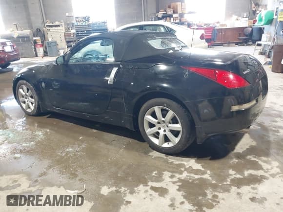 ✅ 2004 Nissan 350Z Touring • VIN: JN1AZ36AX4T014409 • Lot: 41610945. Wystawiony na IAAI z przebiegiem 86 756 mil. Bezpłatny archiwum sprzedaży aukcyjnych z USA i szczegółowy raport historii pojazdu na DreamBid. Zdjęcie 3.