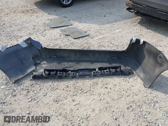 ✅ 2011 Toyota Sienna XLE • VIN: 5TDDK3DCXBS005806 • Lot: 42453958. Listed on IAAI with 174,579 mi. Free auction sales archive from the USA and detailed vehicle history report at DreamBid. Image 12.