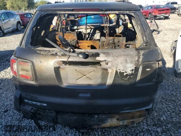 ✅ 2015 GMC Acadia SLT • VIN: 1GKKRRKD4FJ378381 • Lot: 85689505. Wystawiony na Copart z przebiegiem Nie podano. Bezpłatny archiwum sprzedaży aukcyjnych z USA i szczegółowy raport historii pojazdu na DreamBid. Zdjęcie 6.