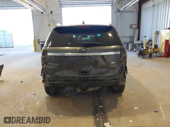 ✅ 2016 Ford Explorer Platinum • VIN: 1FM5K8HT8GGC87596 • Lot: 43537887. Wystawiony na IAAI z przebiegiem 206 619 mil. Bezpłatny archiwum sprzedaży aukcyjnych z USA i szczegółowy raport historii pojazdu na DreamBid. Zdjęcie 17.