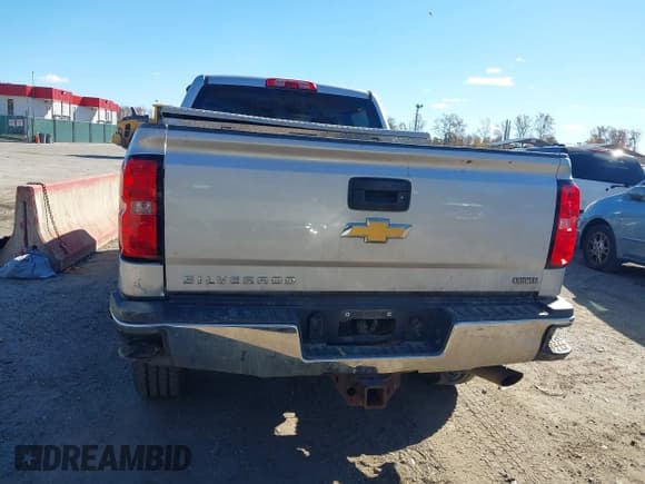 ✅ 2017 Chevrolet Silverado 2500HD Work Truck • VIN: 1GC1KUEG0HF101947 • Lot: 43635344. Wystawiony na IAAI z przebiegiem 188 245 mil. Bezpłatny archiwum sprzedaży aukcyjnych z USA i szczegółowy raport historii pojazdu na DreamBid. Zdjęcie 16.