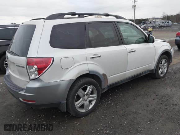 ✅ 2009 Subaru Forester X • VIN: JF2SH63689H721462 • Lot: 43787908. Listed on IAAI with 139,674 mi. Free auction sales archive from the USA and detailed vehicle history report at DreamBid. Image 4.