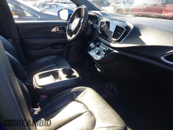 ✅ 2020 Chrysler Pacifica Launch Edition • VIN: 2C4RC3BG1LR123861 • Lot: 41294790. Wystawiony na IAAI z przebiegiem 56 007 mil. Bezpłatny archiwum sprzedaży aukcyjnych z USA i szczegółowy raport historii pojazdu na DreamBid. Zdjęcie 5.