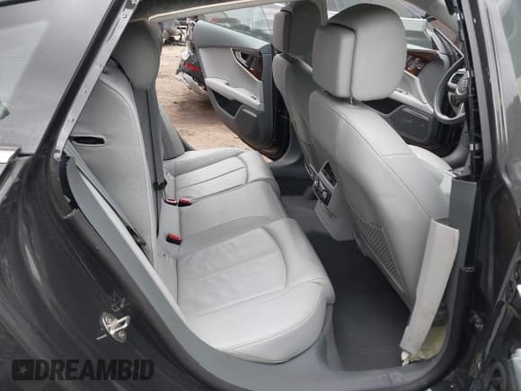 ✅ 2015 Audi A7 Premium Plus • VIN: WAUWMAFC4FN034666 • Lot: 41708296. Wystawiony na IAAI z przebiegiem 101 744 mil. Bezpłatny archiwum sprzedaży aukcyjnych z USA i szczegółowy raport historii pojazdu na DreamBid. Zdjęcie 8.