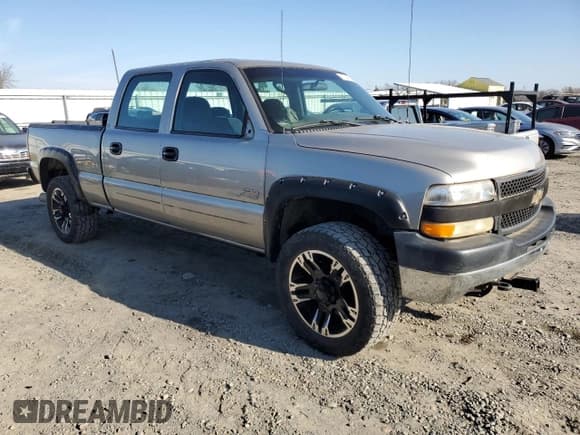 ✅ 2001 Chevrolet Silverado 2500HD • VIN: 1GCHK23161F182203 • Lot: 87349074. Wystawiony na Copart z przebiegiem 223 861 mil. Bezpłatny archiwum sprzedaży aukcyjnych z USA i szczegółowy raport historii pojazdu na DreamBid. Zdjęcie 4.