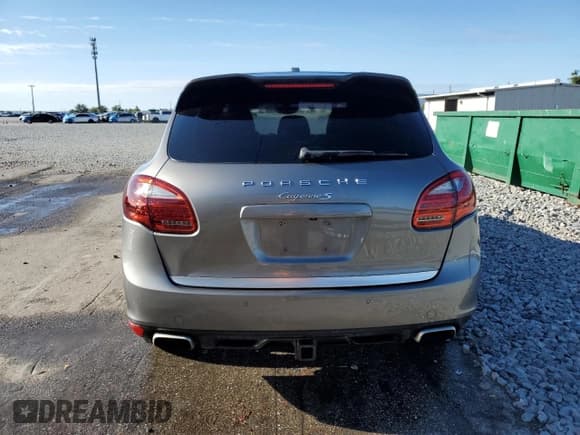 ✅ 2012 Porsche Cayenne S • VIN: WP1AB2A28CLA45165 • Lot: 82482365. Wystawiony na Copart z przebiegiem 231 267 mil. Bezpłatny archiwum sprzedaży aukcyjnych z USA i szczegółowy raport historii pojazdu na DreamBid. Zdjęcie 6.