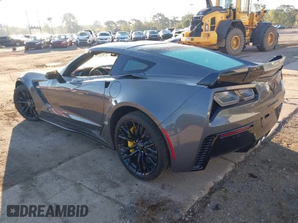 ✅ 2015 Chevrolet Corvette Z06 3LZ • VIN: 1G1YU2D62F5607250 • Lot: 43440306. Listed on IAAI with 17,680 mi. Free auction sales archive from the USA and detailed vehicle history report at DreamBid. Image 3.