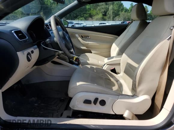 ✅ 2015 Volkswagen Eos Komfort • VIN: WVWBW8AH2FV002371 • Lot: 61333255. Wystawiony na Copart z przebiegiem 36 822 mil. Bezpłatny archiwum sprzedaży aukcyjnych z USA i szczegółowy raport historii pojazdu na DreamBid. Zdjęcie 7.