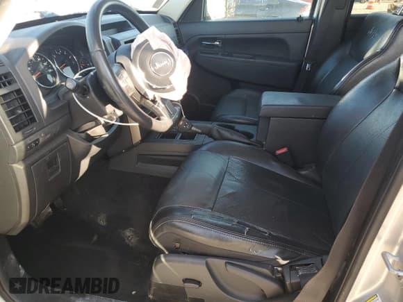 ✅ 2012 Jeep Liberty Sport Latitude • VIN: 1C4PJLAK5CW179327 • Лот: 56317415. Опубликован ранее на Copart с пробегом 132 645 миль. Бесплатный доступ к архиву аукционных продаж из США и подробный отчёт об истории автомобиля на DreamBid. Изображение 7.