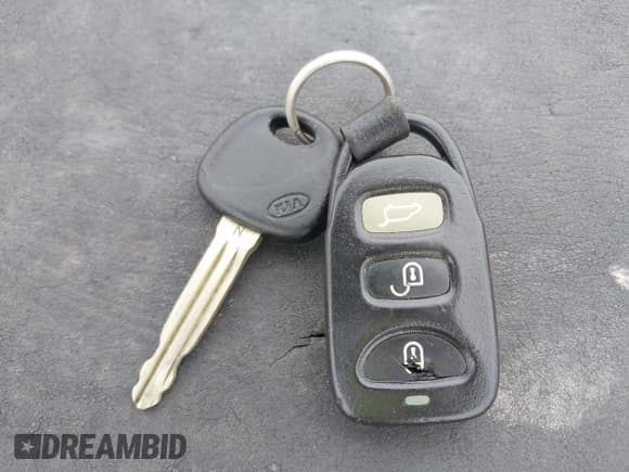 ✅ 2007 Kia Rondo LX • VIN: KNAFG526777115861 • Lot: 43831491. Listed on IAAI with 131,129 mi. Free auction sales archive from the USA and detailed vehicle history report at DreamBid. Image 11.