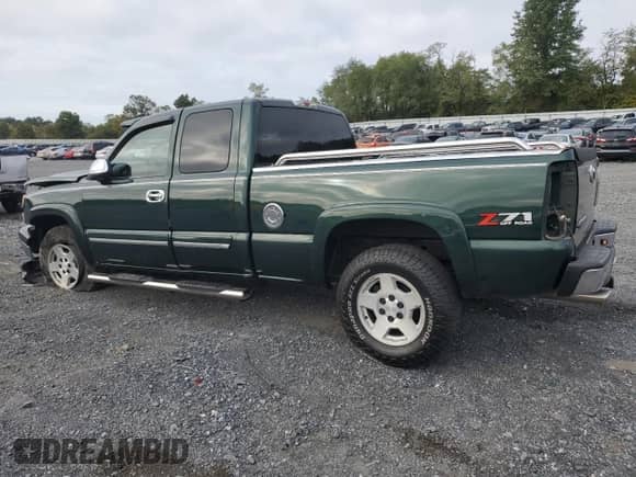 ✅ 2006 Chevrolet Silverado 1500 LS • VIN: 2GCEK19B561266573 • Lot: 71420804. Wystawiony na Copart z przebiegiem 153 471 mil mil. Skorzystaj z bezpłatnego archiwum sprzedaży aukcyjnych z USA i zobacz szczegółowy raport historii pojazdu na DreamBid. Zdjęcie 2.