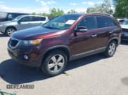 ✅ 2013 Kia Sorento EX • VIN: 5XYKU4A65DG367757 • Lot: 42283593. Listed on IAAI with 122,779 mi. Free auction sales archive from the USA and detailed vehicle history report at DreamBid. Image 2.