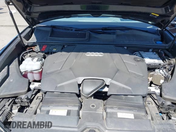 ✅ 2021 Audi Q8 Prestige • VIN: WA1FVAF14MD011805 • Lot: 42559017. Listed on IAAI with 73,163 mi. Free auction sales archive from the USA and detailed vehicle history report at DreamBid. Image 10.