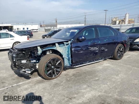 ✅ 2023 BMW i7 xDrive60 • VIN: WBY53EJ08PCN81456 • Lot: 46480064. Listed on Copart with 2,218 mi. Free auction sales archive from the USA and detailed vehicle history report at DreamBid. Image 1.