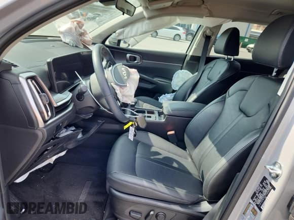 ✅ 2025 Kia Sorento S • VIN: 5XYRLDJC7SG357705 • Lot: 80811345. Listed on Copart with 11,523 mi. Free auction sales archive from the USA and detailed vehicle history report at DreamBid. Image 7.