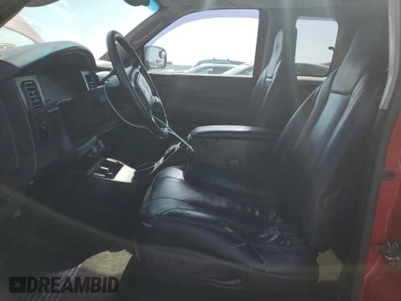 ✅ 2003 Dodge Dakota • VIN: 1D7GG42N43S185341 • Lot: 56236135. Wystawiony na Copart z przebiegiem 208 390 mil. Bezpłatny archiwum sprzedaży aukcyjnych z USA i szczegółowy raport historii pojazdu na DreamBid. Zdjęcie 7.