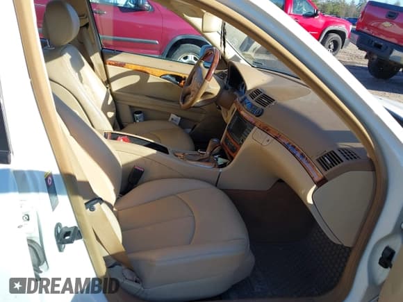 ✅ 2008 Mercedes-Benz E 350 Luxury • VIN: WDBUF87X38B349119 • Lot: 43728391. Wystawiony na IAAI z przebiegiem 175 351 mil. Bezpłatny archiwum sprzedaży aukcyjnych z USA i szczegółowy raport historii pojazdu na DreamBid. Zdjęcie 5.