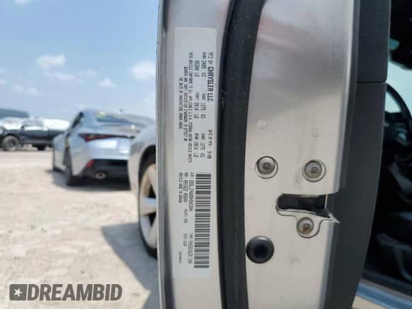 2009 Dodge Challenger SRT-8 z VIN 2B3LJ74W89H503304, wystawiony jako Copart lot #66750884 z przebiegiem Nie podano mil oraz Czysty tytuł • Clean title. Historia ofert i sprzedaży dostępna na DreamBid. Obrazek 12.