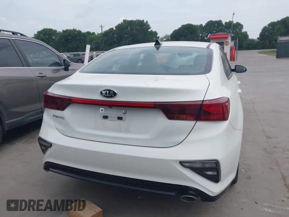 ✅ 2021 Kia Forte LXS • VIN: 3KPF24AD1ME361778 • Lot: 42275086. Wystawiony na IAAI z przebiegiem 13 472 mil. Bezpłatny archiwum sprzedaży aukcyjnych z USA i szczegółowy raport historii pojazdu na DreamBid. Zdjęcie 17.