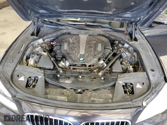 ✅ 2015 BMW 7 Series 750i • VIN: WBAYA8C50FD825699 • Lot: 87101895. Listed on Copart with 130,651 mi. Free auction sales archive from the USA and detailed vehicle history report at DreamBid. Image 11.