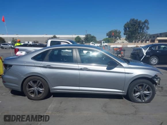 ✅ 2020 Volkswagen Jetta S • VIN: 3VWCB7BU9LM031701 • Lot: 43166104. Wystawiony na IAAI z przebiegiem 56 216 mil. Bezpłatny archiwum sprzedaży aukcyjnych z USA i szczegółowy raport historii pojazdu na DreamBid. Zdjęcie 14.