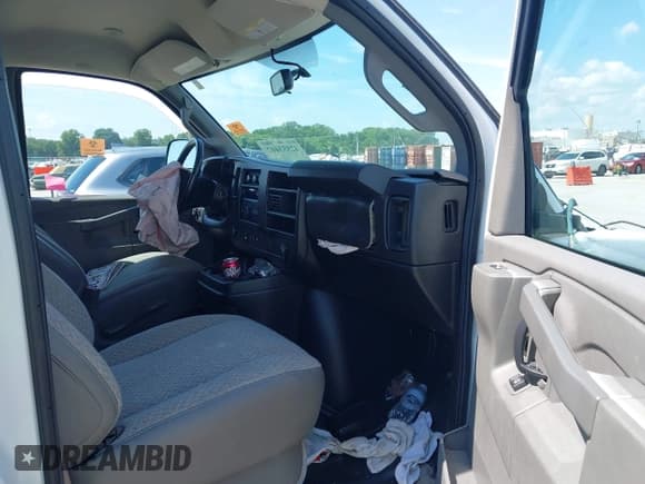 ✅ 2020 Chevrolet Express Cargo • VIN: 1GCWGAFG6L1227952 • Lot: 42553407. Listed on IAAI with 119,632 mi. Free auction sales archive from the USA and detailed vehicle history report at DreamBid. Image 5.