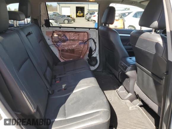 ✅ 2017 Toyota Highlander XLE • VIN: 5TDJZRFH8HS473794 • Lot: 51797145. Listed on Copart with 126,653 mi. Free auction sales archive from the USA and detailed vehicle history report at DreamBid. Image 11.