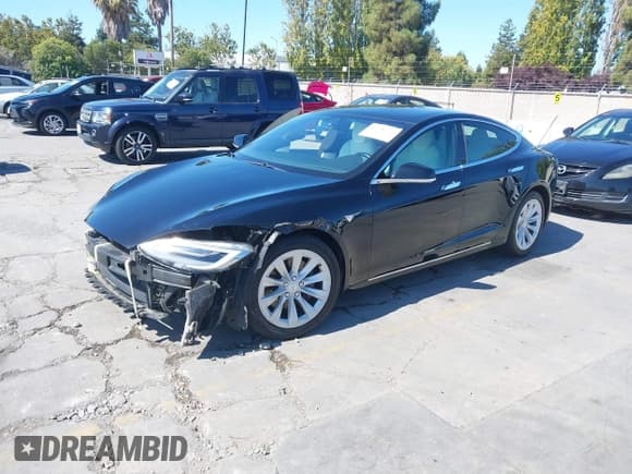 ✅ 2018 Tesla Model S 75D • VIN: 5YJSA1E29JF246070 • Лот: 43205322. Опубликован ранее на IAAI с пробегом 48 175 миль. Бесплатный доступ к архиву аукционных продаж из США и подробный отчёт об истории автомобиля на DreamBid. Изображение 2.