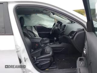 ✅ 2019 Jeep Cherokee Latitude Plus • VIN: 1C4PJMLX1KD420857 • Lot: 43456722. Wystawiony na IAAI z przebiegiem 78 365 mil. Bezpłatny archiwum sprzedaży aukcyjnych z USA i szczegółowy raport historii pojazdu na DreamBid. Zdjęcie 5.