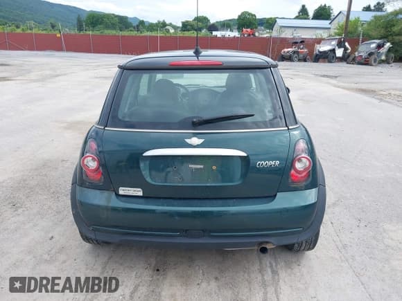 ✅ 2005 MINI Hardtop • VIN: WMWRC33505TK61848 • Лот: 42552374. Опубликован ранее на IAAI с пробегом 102 153 миль. Бесплатный доступ к архиву аукционных продаж из США и подробный отчёт об истории автомобиля на DreamBid. Изображение 17.