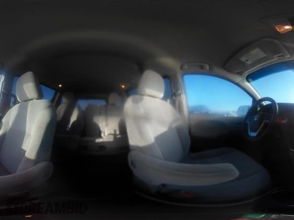 ✅ 2016 Toyota Sienna LE AAS • VIN: 5TDKK3DC3GS717170 • Лот: 43327309. Опубликован ранее на IAAI с пробегом 215 364 миль. Бесплатный доступ к архиву аукционных продаж из США и подробный отчёт об истории автомобиля на DreamBid. Изображение 18.