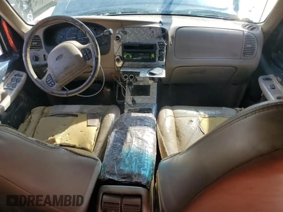 ✅ 2000 Ford Explorer • VIN: 1FMDU64P6YZA48430 • Lot: 44578445. Listed on Copart with 305,291 mi. Free auction sales archive from the USA and detailed vehicle history report at DreamBid. Image 8.