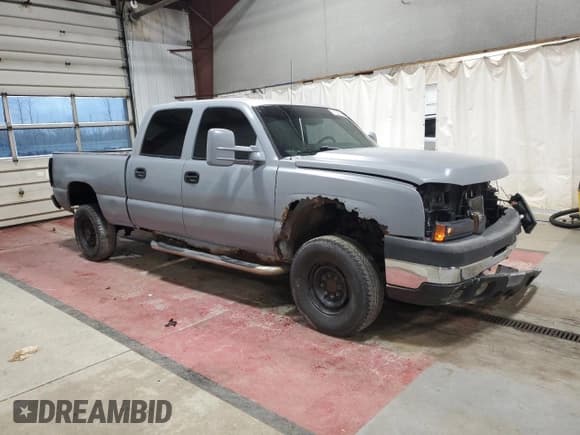 ✅ 2005 Chevrolet Silverado 2500HD LS • VIN: 1GCHK232X5F816286 • Lot: 91529195. Wystawiony na Copart z przebiegiem 215 543 mil. Bezpłatny archiwum sprzedaży aukcyjnych z USA i szczegółowy raport historii pojazdu na DreamBid. Zdjęcie 4.