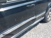 ✅ 2006 Jeep Commander • VIN: 1J8HG48K56C324296 • Lot: 42735532. Wystawiony na IAAI z przebiegiem 143 009 mil. Bezpłatny archiwum sprzedaży aukcyjnych z USA i szczegółowy raport historii pojazdu na DreamBid. Zdjęcie 6.