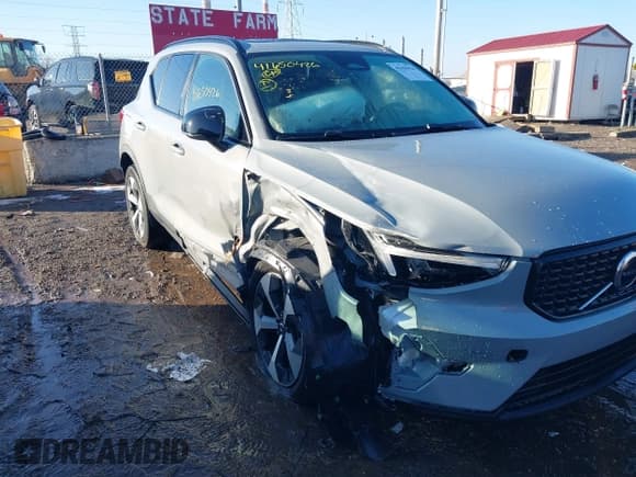 ✅ 2024 Volvo XC40 Core Bright Theme • VIN: YV4L12UK2R2212754 • Lot: 41650426. Listed on IAAI with 15,257 mi. Free auction sales archive from the USA and detailed vehicle history report at DreamBid. Image 6.