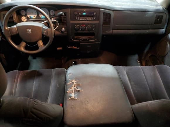 ✅ 2004 Dodge 1500 SLT • VIN: 1D7HU18N04J234612 • Лот: 92293085. Опубликован ранее на Copart с пробегом 150 681 миль. Бесплатный доступ к архиву аукционных продаж из США и подробный отчёт об истории автомобиля на DreamBid. Изображение 8.