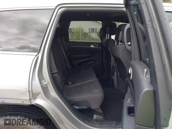 2020 Jeep Grand Cherokee Laredo E z VIN 1C4RJFAG7LC159295, wystawiony jako IAAI lot #43516949 z przebiegiem 80 838 mil mil oraz . Historia ofert i sprzedaży dostępna na DreamBid. Obrazek 8.